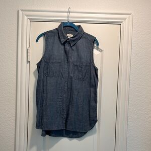 Chico’s light denim sleeveless button down blouse, pleat in back